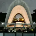 広島平和都市記念碑（原爆死没者慰霊碑）の写真_833680