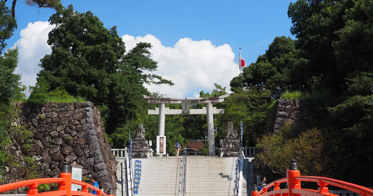 甲府 武田神社を参拝したら甲府駅周辺で まち歩き Holiday ホリデー