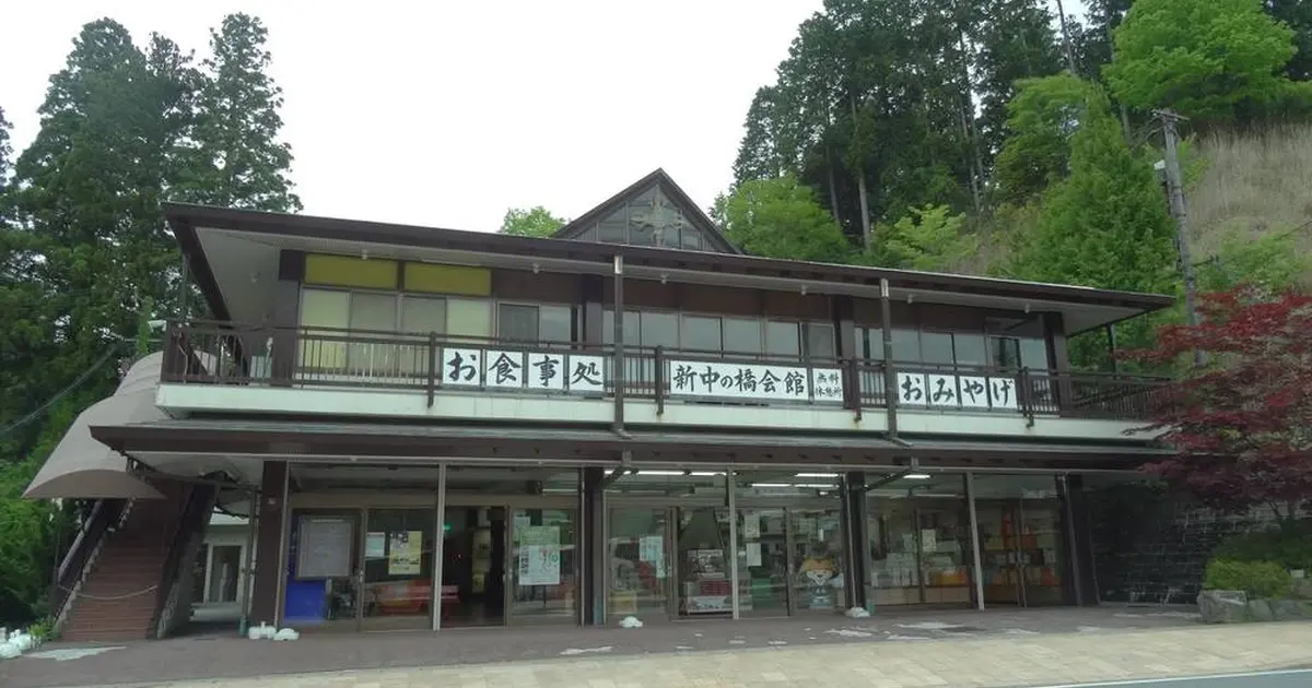 高野山観光協会中の橋案内所 会館へ行くなら おすすめの過ごし方や周辺情報をチェック Holiday ホリデー