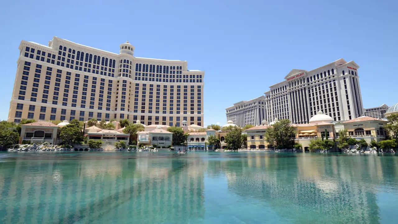 ベラージオ Bellagio Las Vegas の楽しみ方完全ガイド 噴水ショーが名物のホテル 豪華で優雅な非日常を堪能 Holiday ホリデー