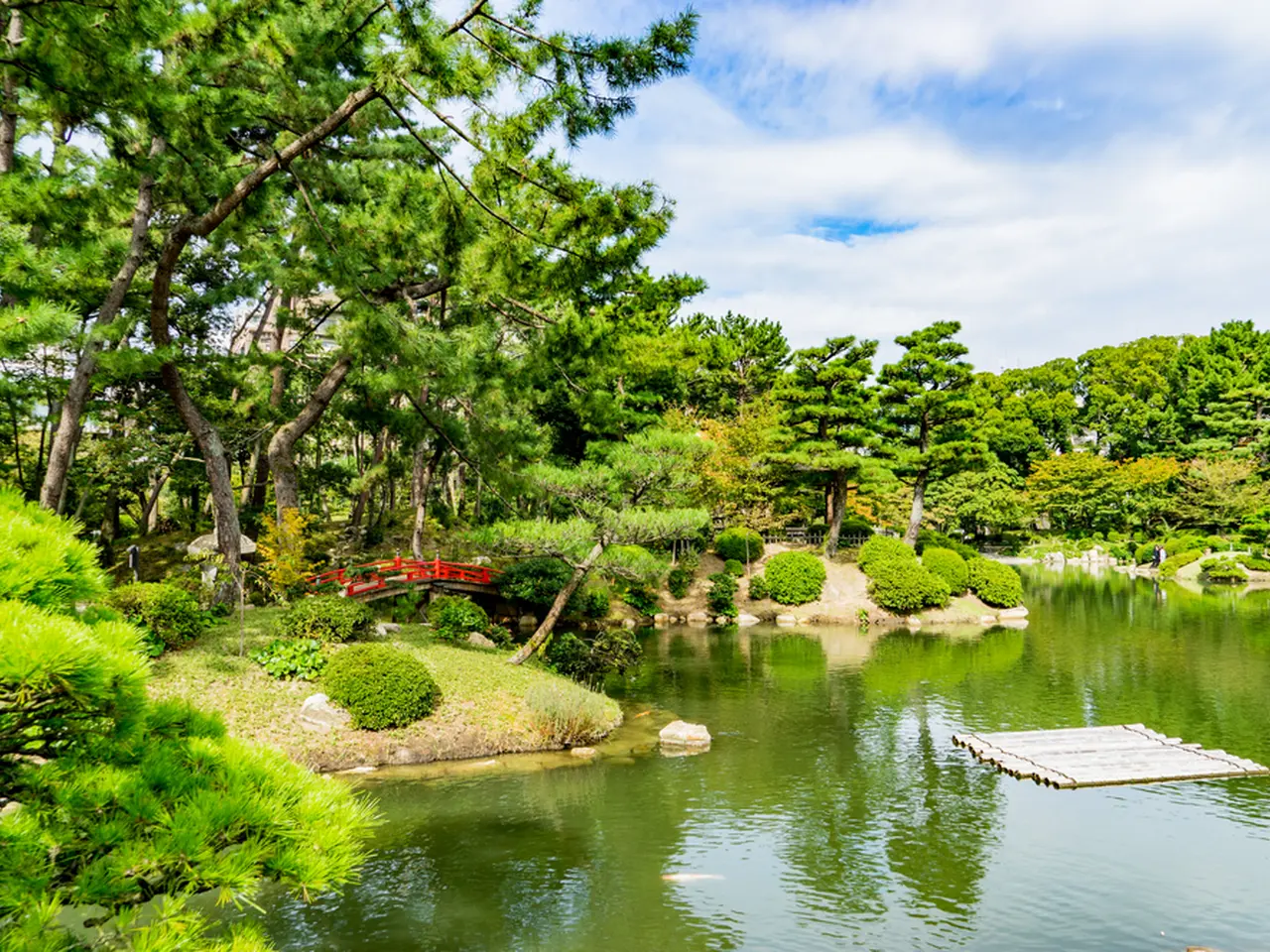 広島 縮景園の楽しみ方ガイド 四季を彩る花々と美しい庭園を味わう散歩に出かけよう Holiday ホリデー