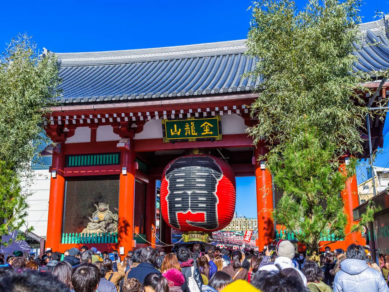 浅草寺の楽しみ方完全ガイド ご利益アップの寺社観光と食べ歩き情報が満載 Holiday ホリデー