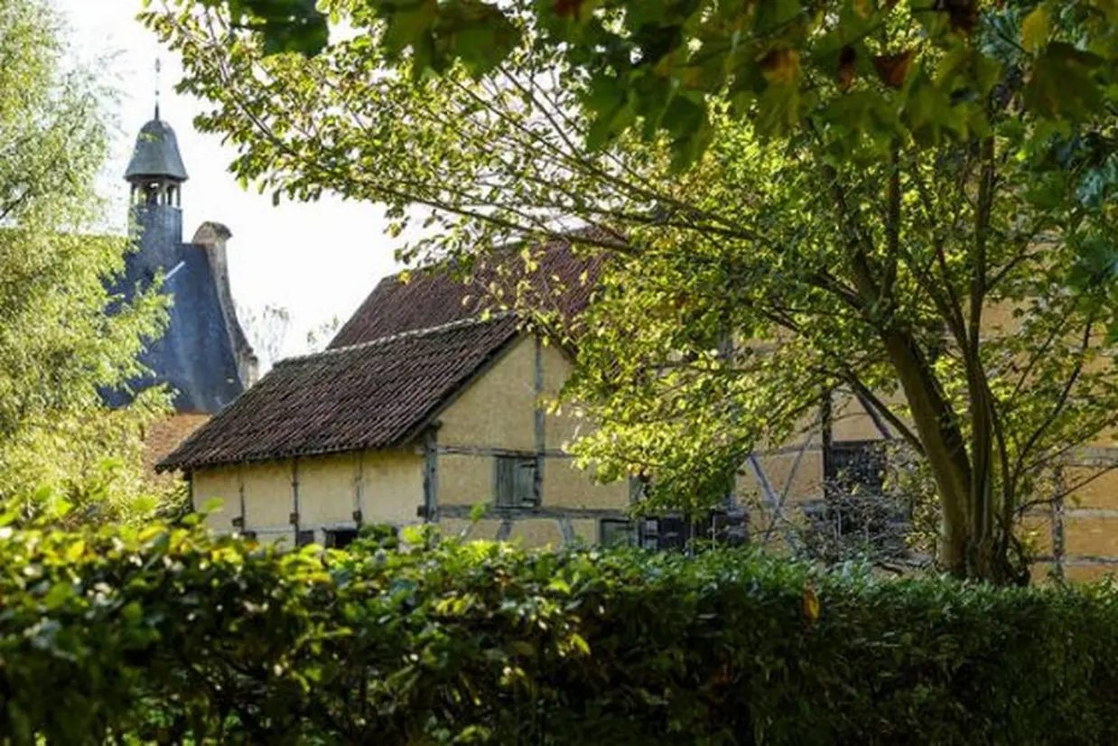 ブリューゲルが描いたような農村の風景が見られるボクレイク野外博物館 (c) Bokrijk