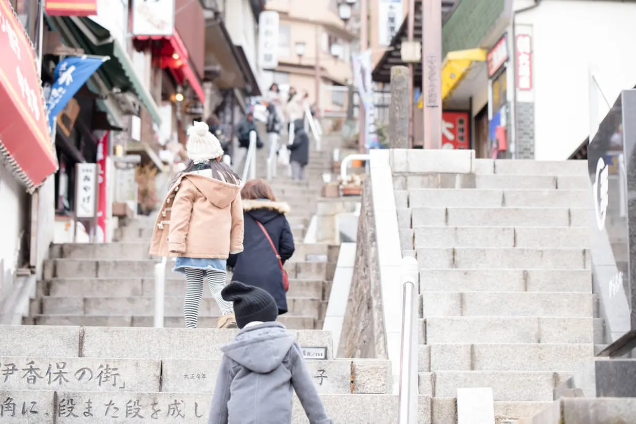 Walking around the Ishidan Street (The stone steps streets)