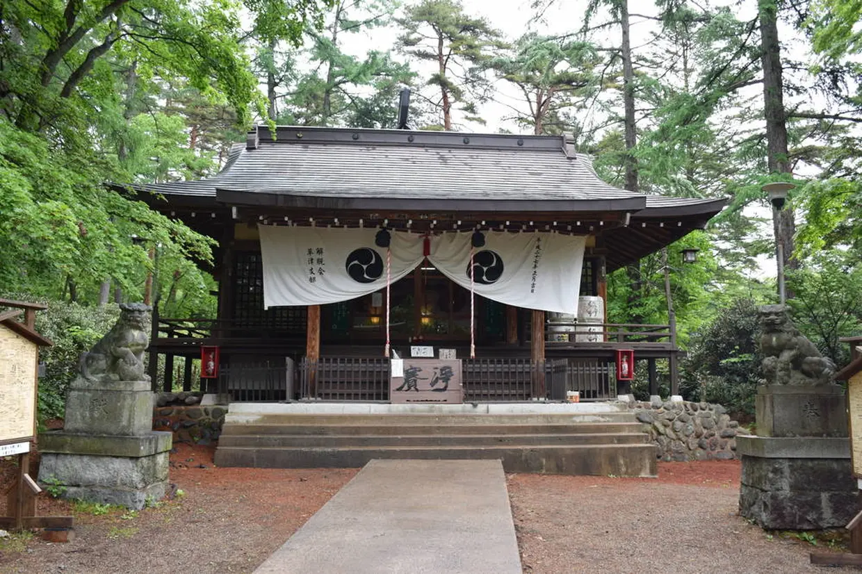 Shirane Shrine (白根神社)