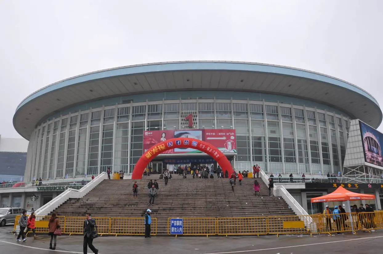 「上海国際マラソン」フルマラソンのゴール地点「上海体育場」