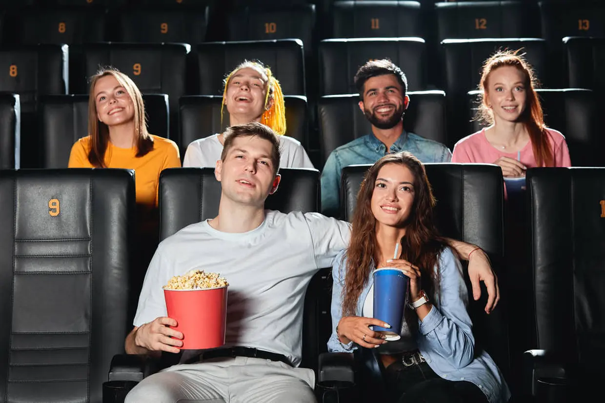 新進気鋭の映像作家の映画を鑑賞しよう