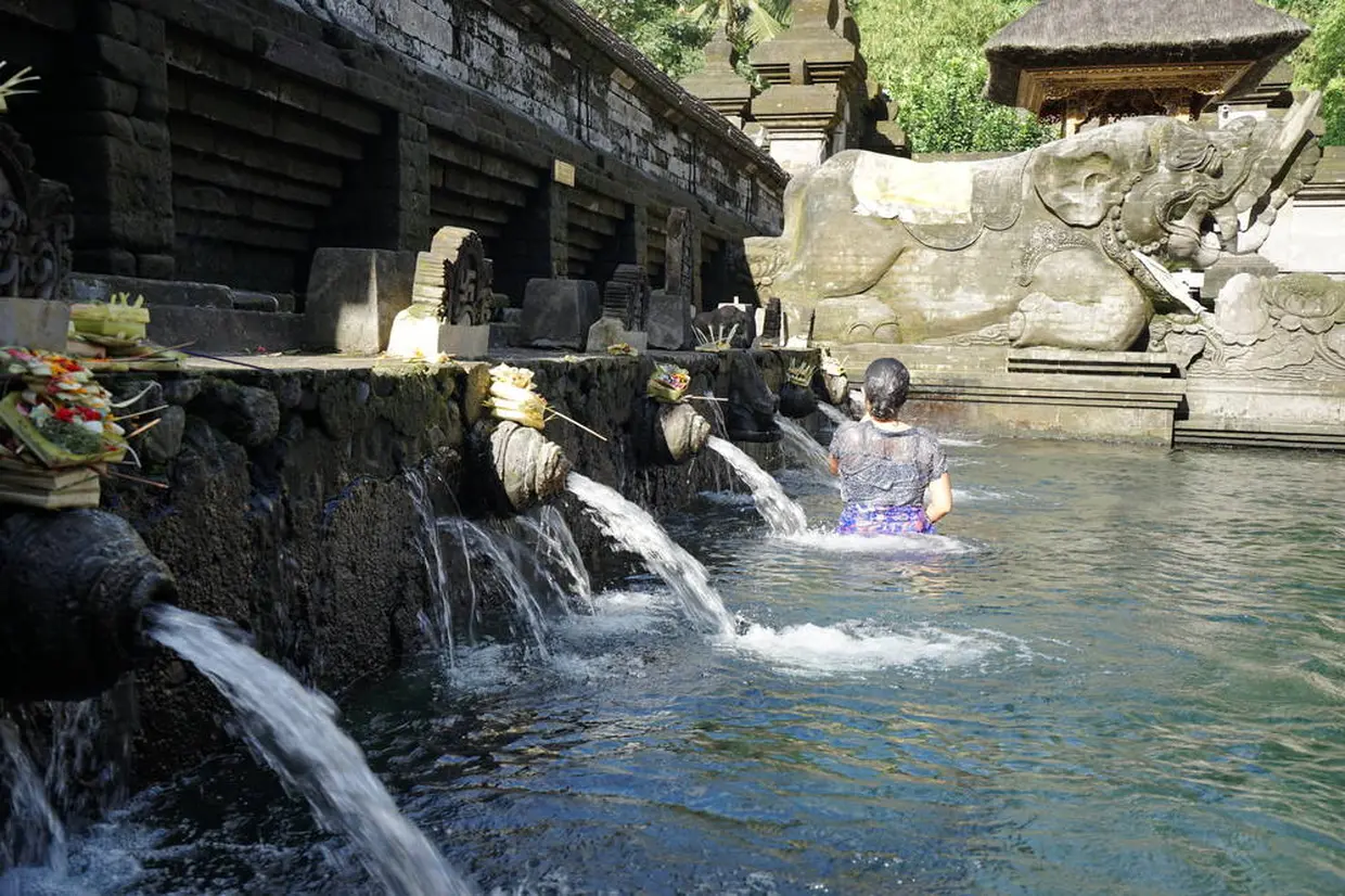 ティルタ・ウンプル寺院