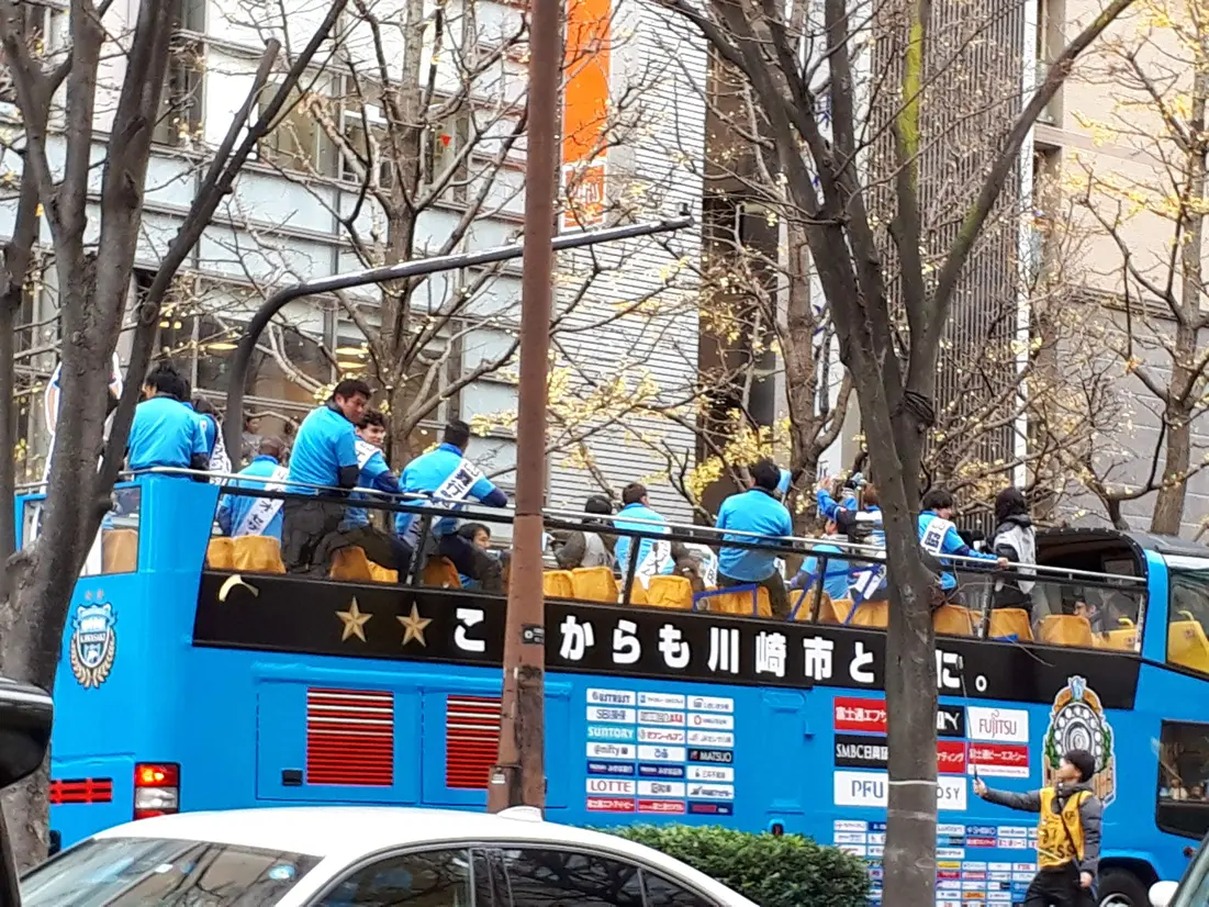 2018年の川崎駅前で開催された優勝パレード