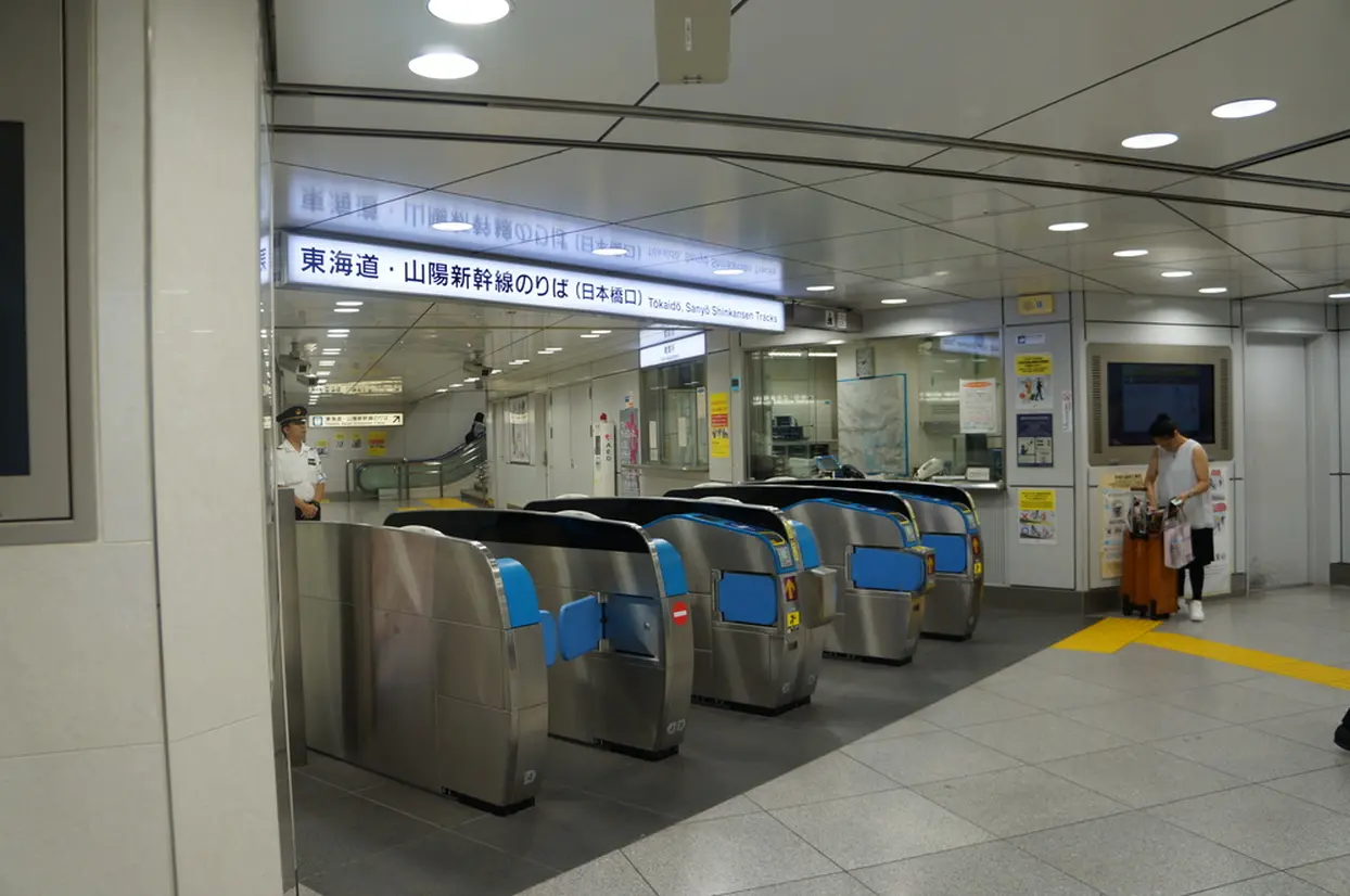 大丸東京スグ 東西線への乗り換えも便利 日本橋口 改札の行き方やできること攻略ガイド Holiday ホリデー