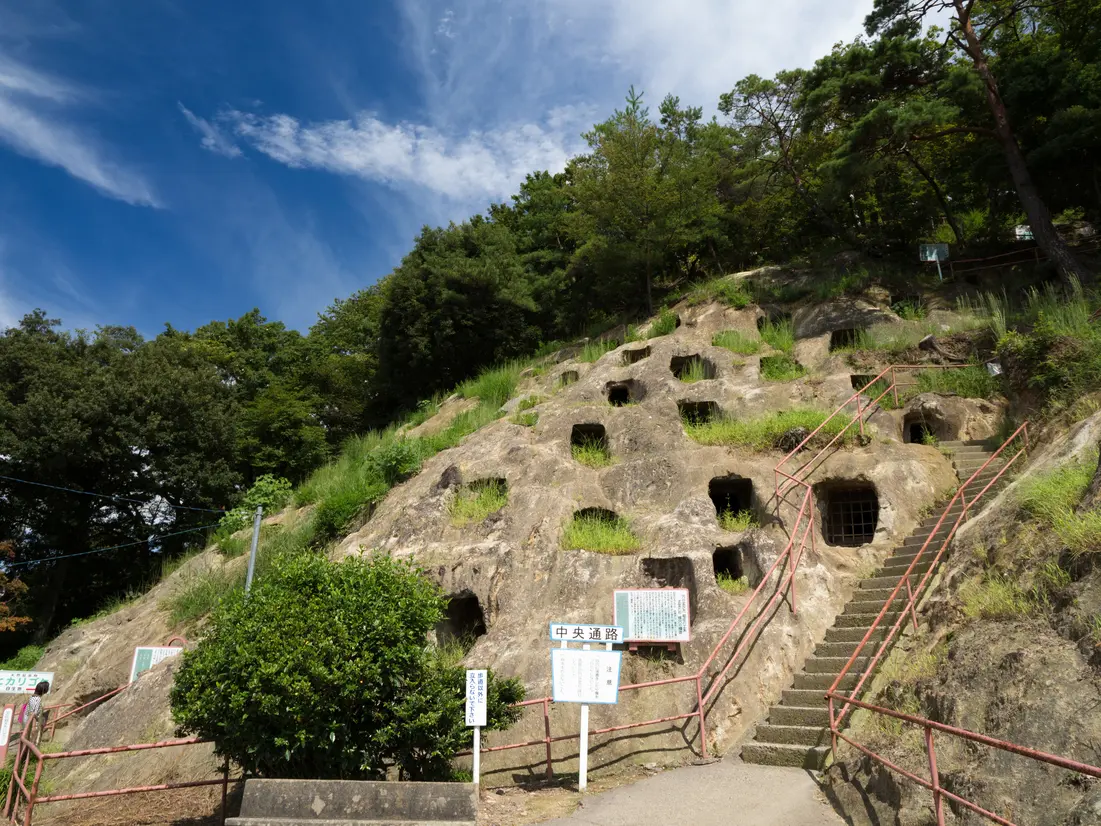 Yoshimi Hundred Caves (吉見百穴)