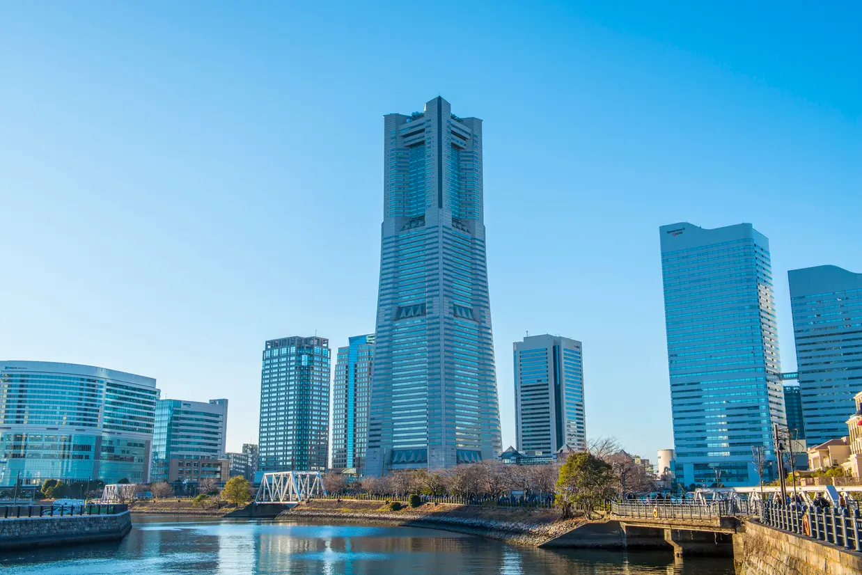 横浜ランドマークタワー（写真中央）