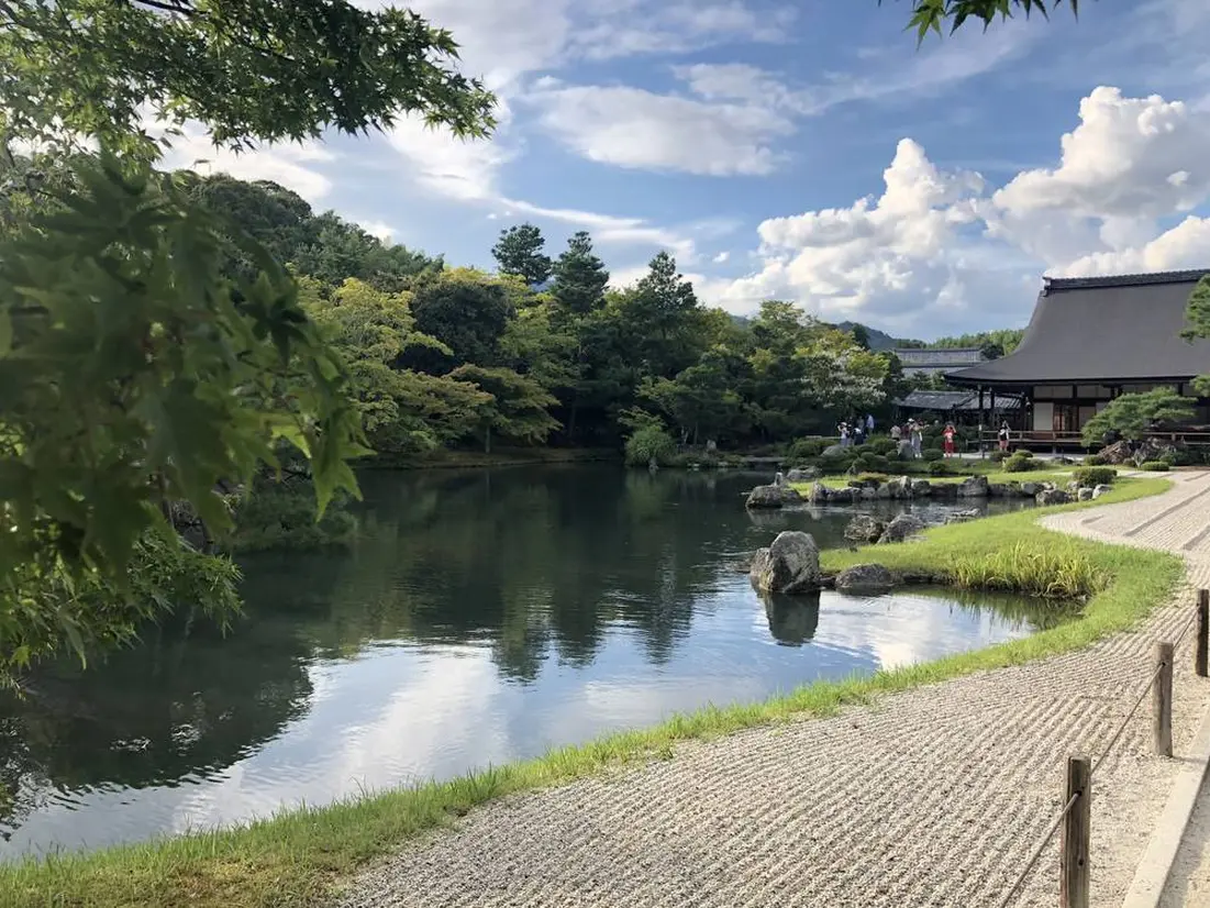 京都ひとり旅 絶景 グルメ 嵐山 嵯峨野の一人旅におすすめなスポットをご紹介 Holiday ホリデー