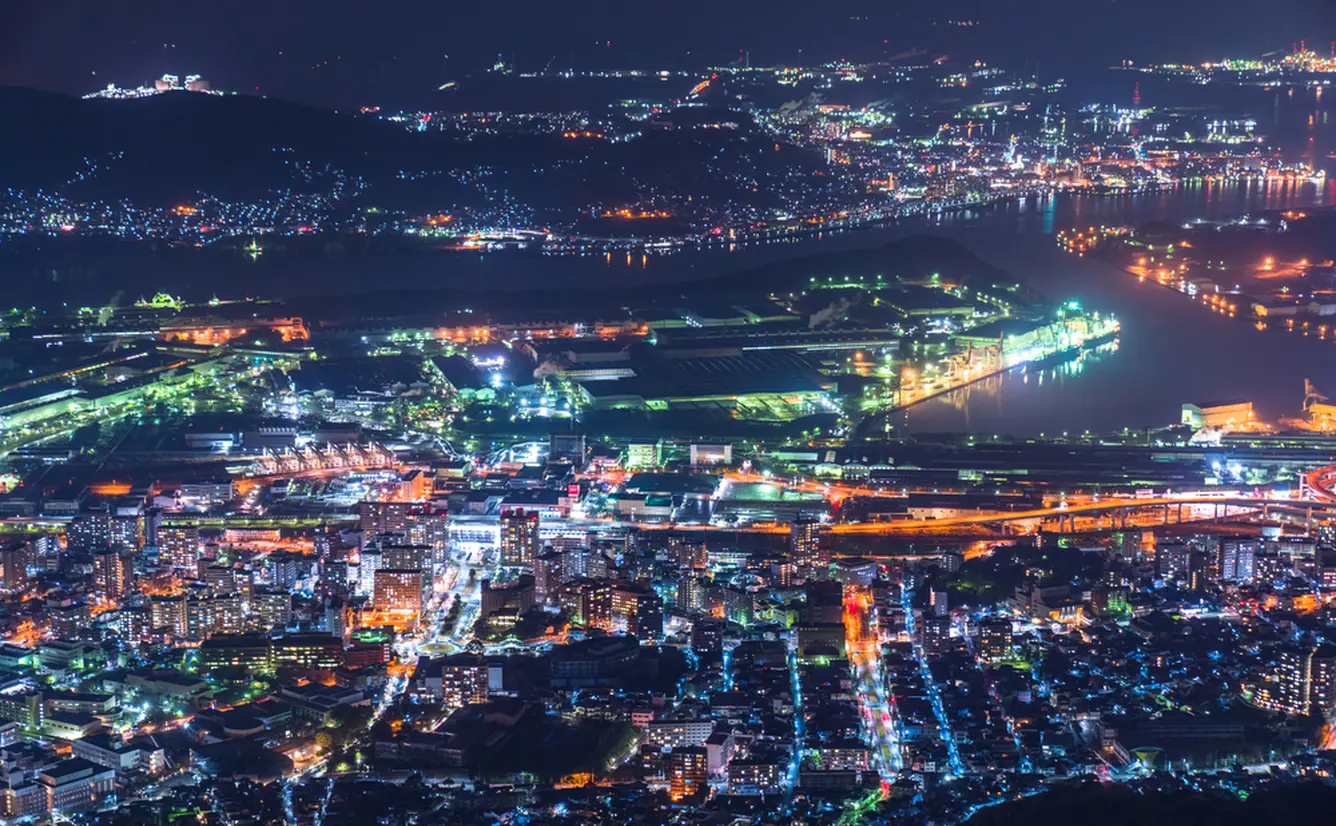 夜遊び福岡観光 福岡の夜を満喫できるおすすめ観光スポットを紹介 Holiday ホリデー