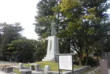 前田正甫の銅像