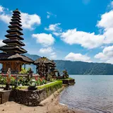 【インドネシア観光スポット紹介】人気の定番スポットから人気のビーチ、グルメスポット情報