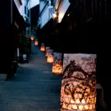 700基以上の竹かごと和紙で作った行灯を重伝建の町並みに設置「たんころりんの夕涼み」』開催