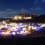 沖縄の夜の光のイベント！瀬長島ウミカジテラス × NAKED プロジェクションマッピングショー
