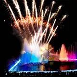 よみうりランドで約800発の花火と大迫力噴水ショー「ラ・フォンテーヌ」がコラボ！