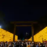 靖國神社の夏祭り「みたままつり」をご紹介！3万灯の映える提灯や盆踊り大会など見どころ盛りだくさん
