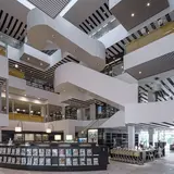 小牧市中央図書館