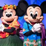 ミッキーのレインボー・ルアウ