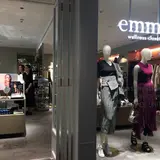 エミ ウェルネスクローゼット