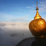 チャイティーヨー・パヤー（Kyaiktiyo Pagoda）