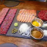 육회먹은연어 논현점