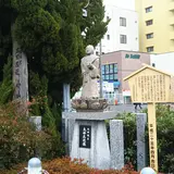 太田左近像 小山塚碑