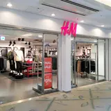 H&M 横浜ランドマークプラザ店