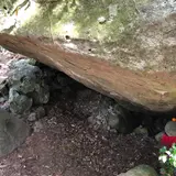 胎内くぐり・乳岩 (Chichi-iwa rock)