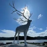 白い鹿のオブジェ
