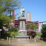 木津勘助の像