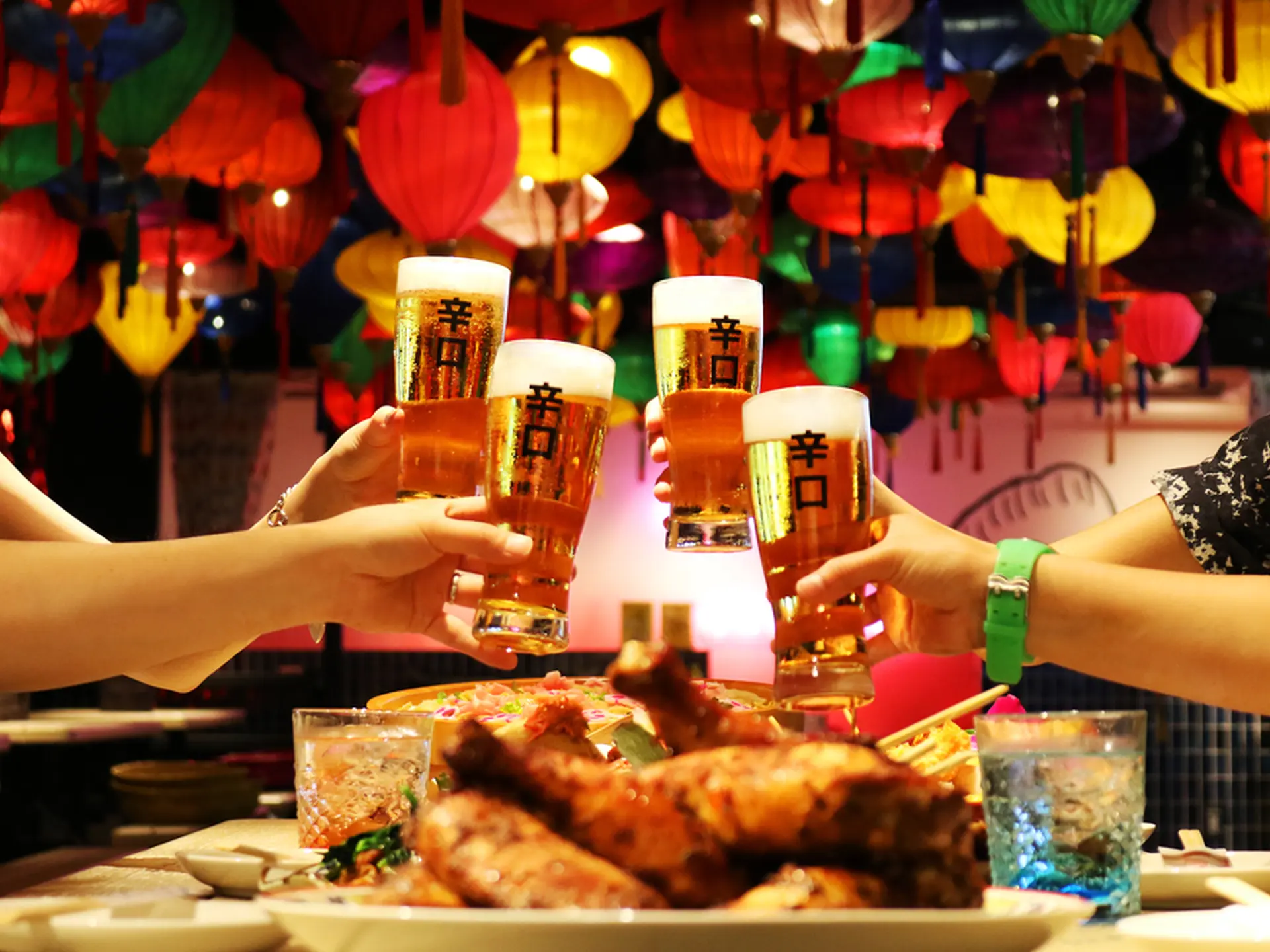 アジアの屋台村でビアガーデン サナギの夏祭り 開催 ビュッフェスタイルでアジアン料理 日本料理を楽しめる Holiday ホリデー