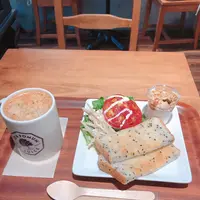 F＆P Smoothie Cafe　青山店（エフアンドピー スムージー カフェ【旧店名】フィコ アンド ポムム ジュース）の写真・動画_image_315436