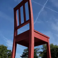 Broken Chair Sculptureの写真・動画_image_92799
