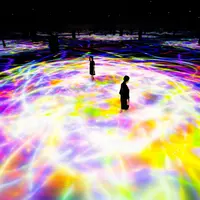 人と共に踊る鯉によって描かれる水面のドローイング - Infinity Drawing on the Water Surface Created by the Dance of Koi and People - Infinity teamLab, 2016-2018, Interactive Digital Installation, Endless, Sound: Hideaki Takahash