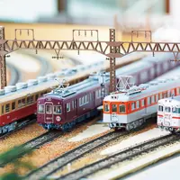 神戸高速線が開通当時に活躍していた４私鉄の車両が一堂に。左から 阪神電車、阪急電車、神戸電鉄、山陽電車
