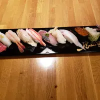 厳選すし玉盛り（石川県産のどぐろ，白えびなど11貫）2,970円（税込）