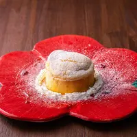 【椿のパンケーキ】 五島市のシンボルである椿をモチーフにした、ごと芋の自然な甘みが魅力のパンケーキ