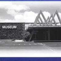 1992年にハワイにあった実際の「WILDLIFE MUSEUM」の外観（国立科学博物館）