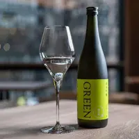 「玉乃光酒造株式会社」の純米吟醸GREENをワイングラスで イメージ