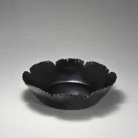 増村紀一郎 「漆皮輪花鉢」 径32.6×高さ9cm、1,296,000円（税込）
