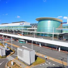 【羽田空港第2ターミナル完全ガイド】おしゃれで洗練された空間はデートにもおすすめ！