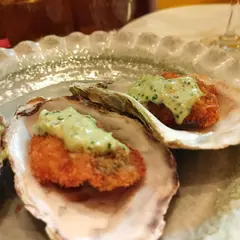 海と月