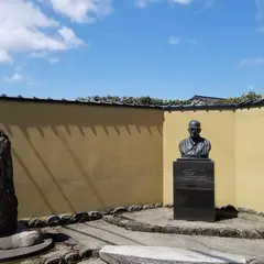 鈴木大拙誕生地記念碑