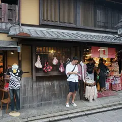 くろちく産寧坂カラス堂・び和ん
