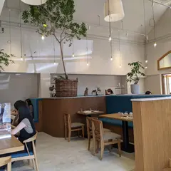 天然酵母の食パン専門店つばめパン＆Milk 庄内緑地公園店