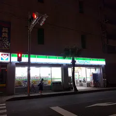 ファミリーマート名瀬港町店